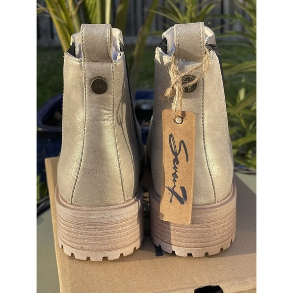 NEW!! seven7footwear, Billie Ankle Boot. Color: Gold. Size 9. With Box & Tag. - Picture 3 of 5